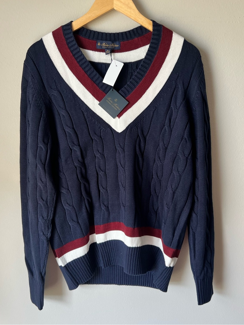 Brooks Brothers Navy Cable-Knit V-Neck Sweater with White and Burgundy Trim sz M